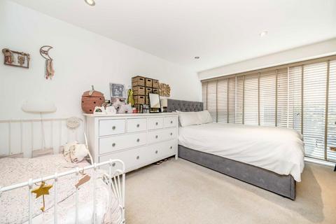 undefined, Fraser Road, Greenford UB6
