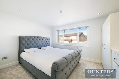 16 Inverness Road, Worcester Park, KT4 8PT