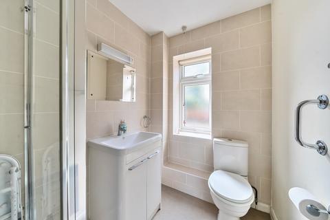2 bedroom flat for sale, Market Square, Alton, Hampshire, GU34