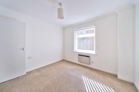 2 bedroom flat for sale, Market Square, Alton, Hampshire, GU34