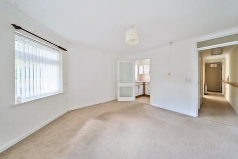 2 bedroom flat for sale, Market Square, Alton, Hampshire, GU34