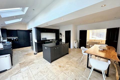 10 Bury Road, Radcliffe, Manchester, M26 2UU