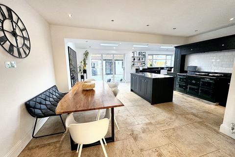 10 Bury Road, Radcliffe, Manchester, M26 2UU