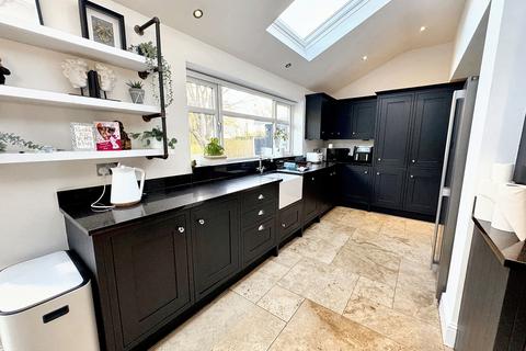 10 Bury Road, Radcliffe, Manchester, M26 2UU