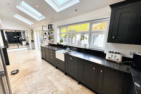 10 Bury Road, Radcliffe, Manchester, M26 2UU