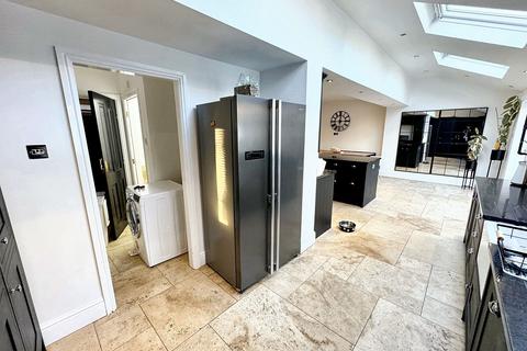 10 Bury Road, Radcliffe, Manchester, M26 2UU
