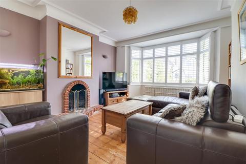 33 Arundel Gardens, Westcliff-on-sea, SS0 0BL