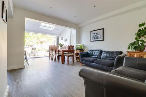 33 Arundel Gardens, Westcliff-on-sea, SS0 0BL