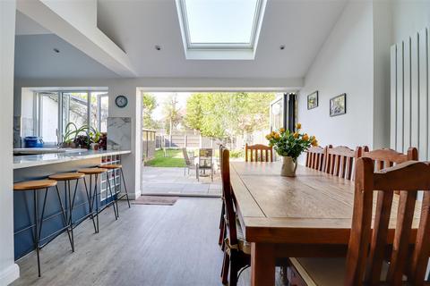 33 Arundel Gardens, Westcliff-on-sea, SS0 0BL