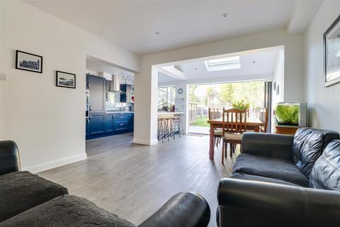 33 Arundel Gardens, Westcliff-on-sea, SS0 0BL