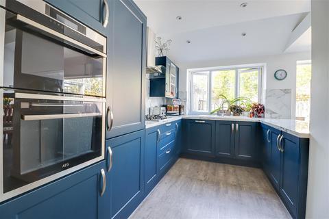 33 Arundel Gardens, Westcliff-on-sea, SS0 0BL