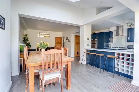 33 Arundel Gardens, Westcliff-on-sea, SS0 0BL