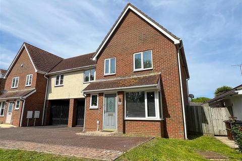 2 Chaffinch Drive, Harwich, CO12 4WL