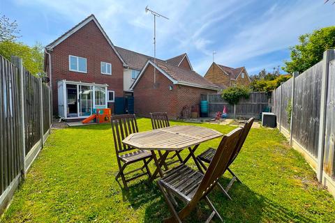 2 Chaffinch Drive, Harwich, CO12 4WL