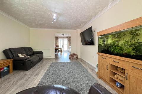 2 Chaffinch Drive, Harwich, CO12 4WL