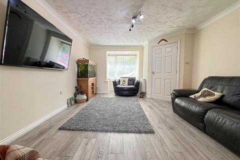 2 Chaffinch Drive, Harwich, CO12 4WL