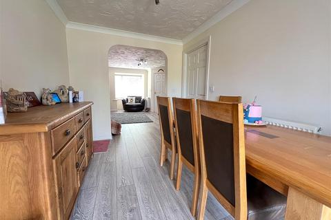 2 Chaffinch Drive, Harwich, CO12 4WL