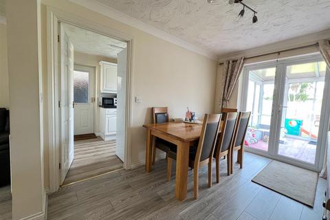 2 Chaffinch Drive, Harwich, CO12 4WL