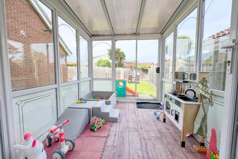 2 Chaffinch Drive, Harwich, CO12 4WL