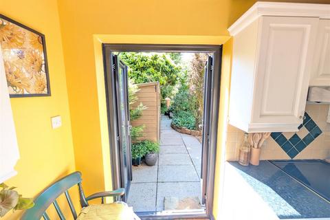 21 Monyash Drive, Leek, ST13 5SY