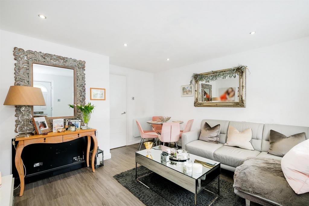 4 Falcon Way-19 web.jpg