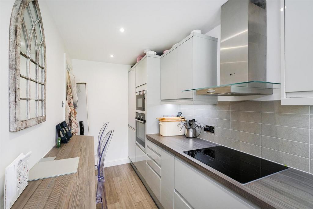 4 Falcon Way-14 web.jpg