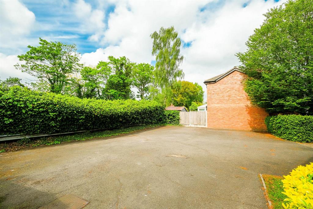 4 Falcon Way-23 web.jpg