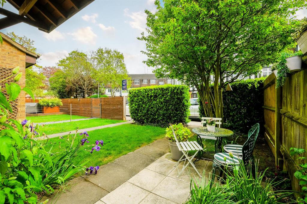 4 Falcon Way-24 web.jpg