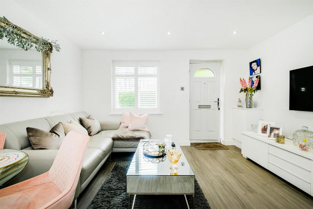 4 Falcon Way-17 web.jpg