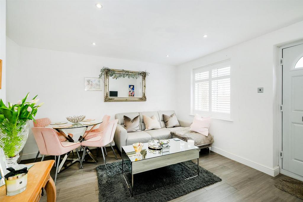 4 Falcon Way-18 web.jpg