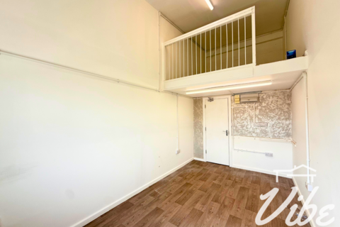 Industrial unit to rent, Grosvenor Way, London E5