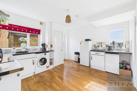 4 bedroom end of terrace house for sale, Malvern Way, Hastings