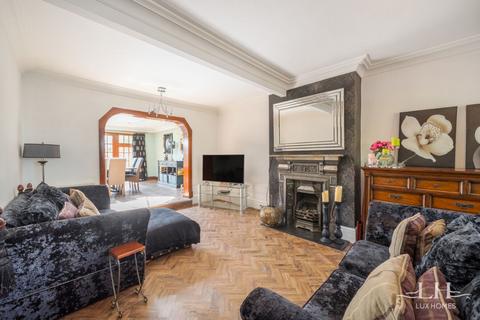 24 Hardley Crescent, Hornchurch, RM11 2EL