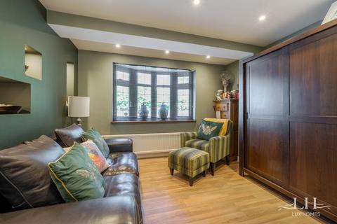 24 Hardley Crescent, Hornchurch, RM11 2EL