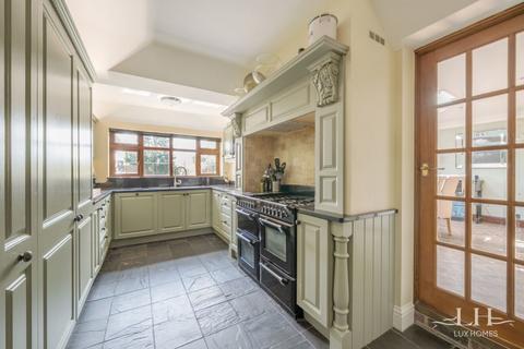 24 Hardley Crescent, Hornchurch, RM11 2EL