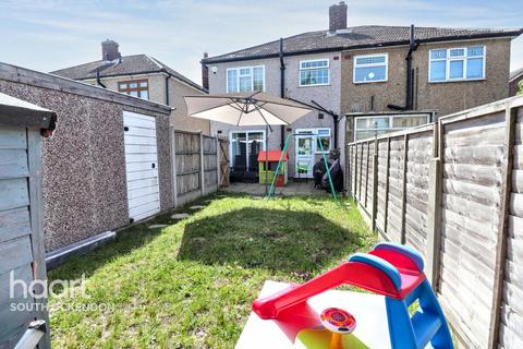 30 Elm Road, Aveley, South Ockendon, RM15 4SX