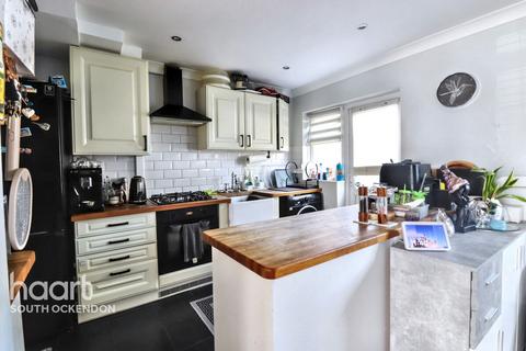 30 Elm Road, Aveley, South Ockendon, RM15 4SX