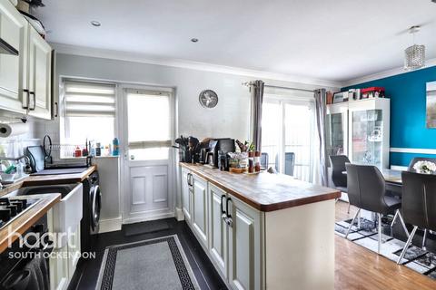 30 Elm Road, Aveley, South Ockendon, RM15 4SX