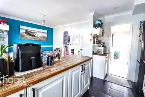 30 Elm Road, Aveley, South Ockendon, RM15 4SX