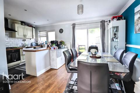 30 Elm Road, Aveley, South Ockendon, RM15 4SX