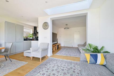 87 Ewell By Pass, Epsom, KT17 2PY