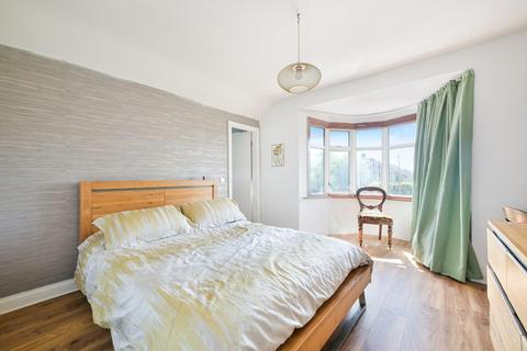 87 Ewell By Pass, Epsom, KT17 2PY