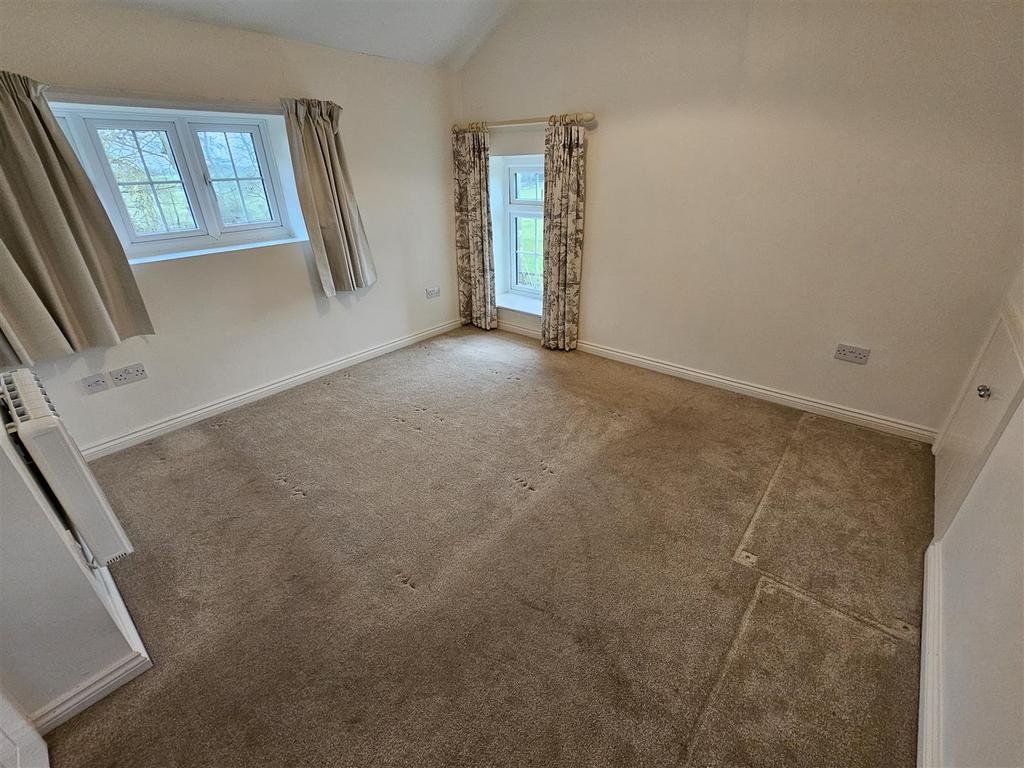 Bedroom (Photo 2)