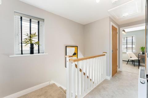 18 Box Road, Cam, Dursley, GL11 5DJ