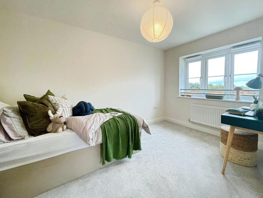 Pbox-bedroom-346680.JPG