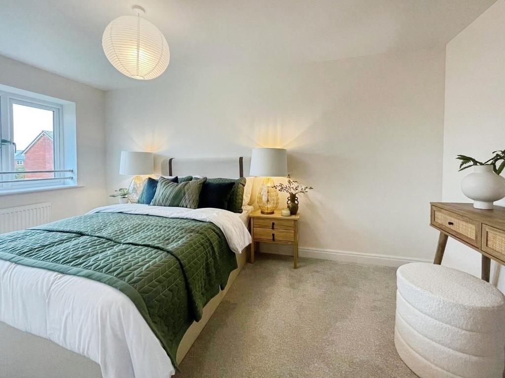 Pbox-bedroom-346680.JPG