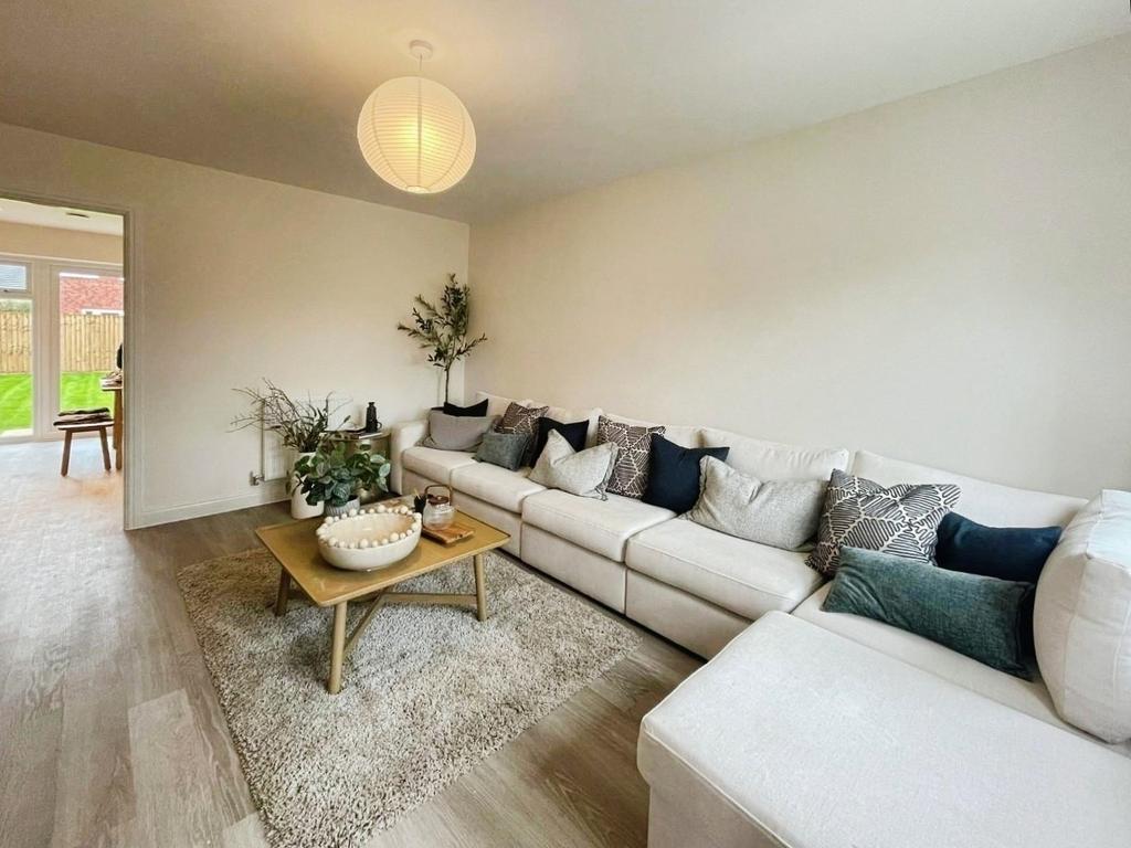 Pbox-living room-346680.JPG