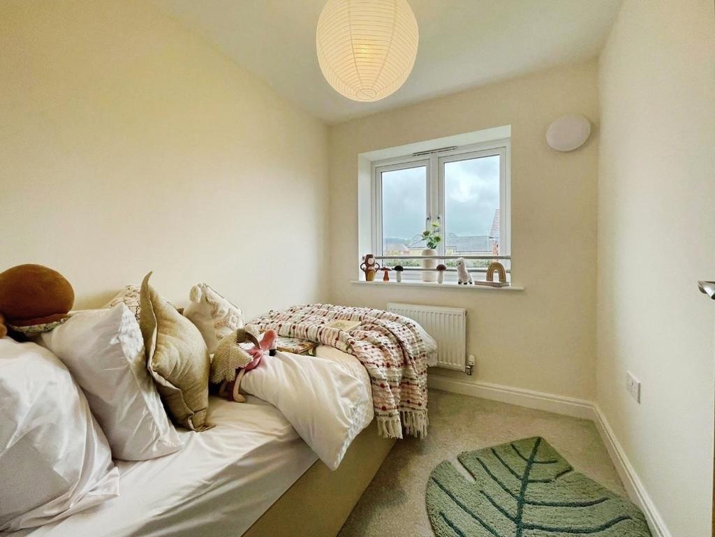 Pbox-bedroom-346680.JPG