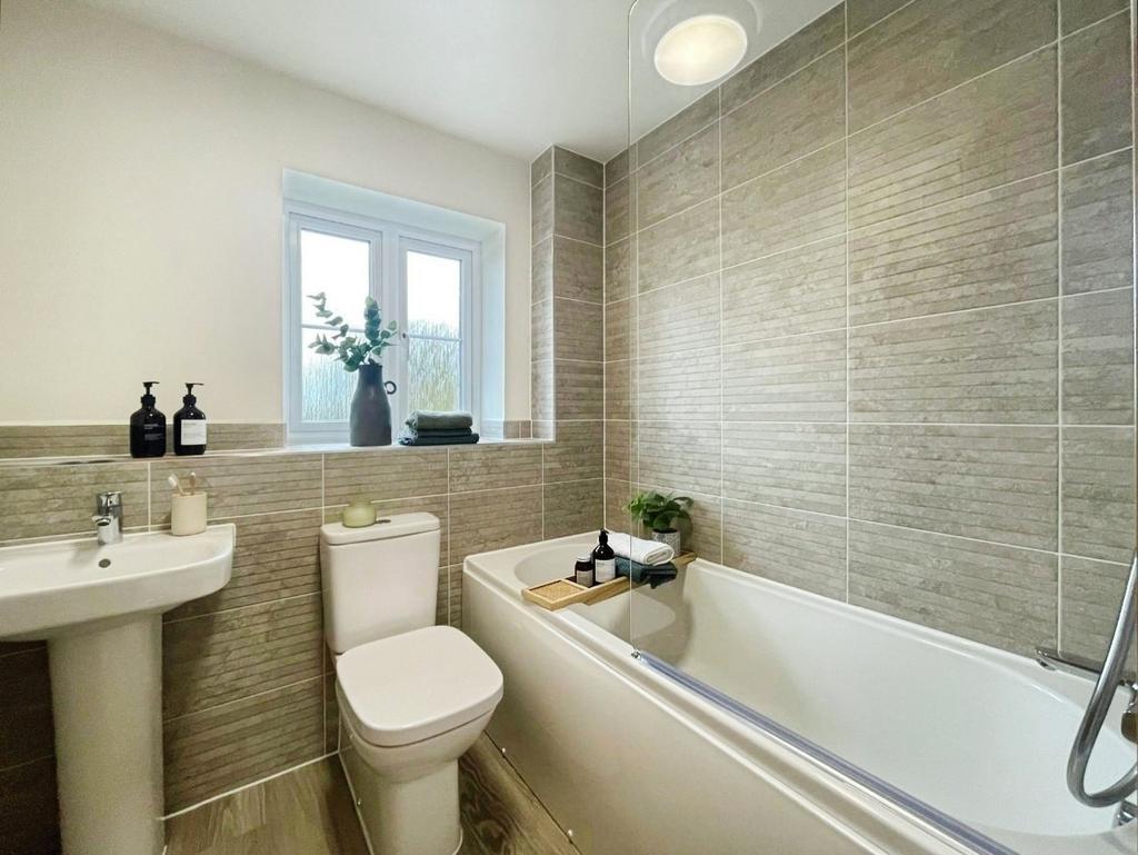 Pbox-bathroom-346680.JPG