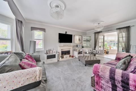3 bedroom detached house for sale, Oakland Place, Buckhurst Hill